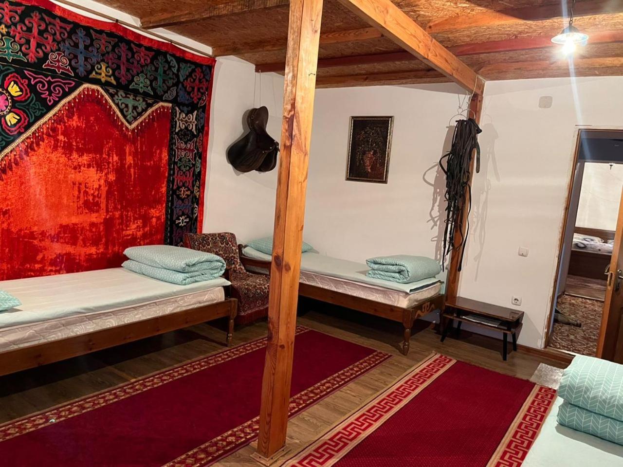 Toktogul Ghesthouse Exterior foto